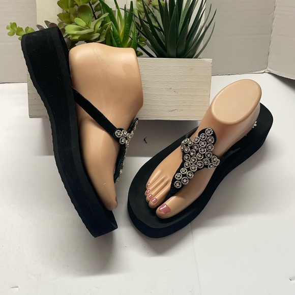 Elegant Black Rhinestone yellow box sandals - Picture 1 of 7